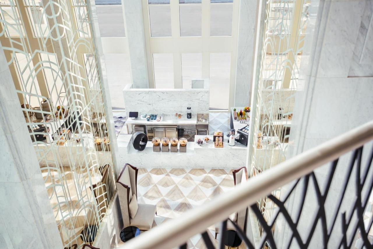 Wyndham Grand Doha West Bay Beach Bagian luar foto The interior of the hotel
