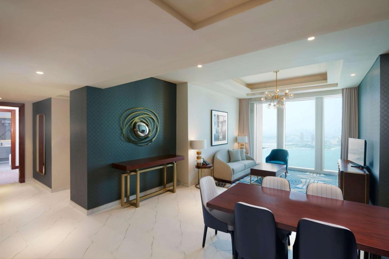 Wyndham Grand Doha West Bay Beach Bagian luar foto A suite at the hotel