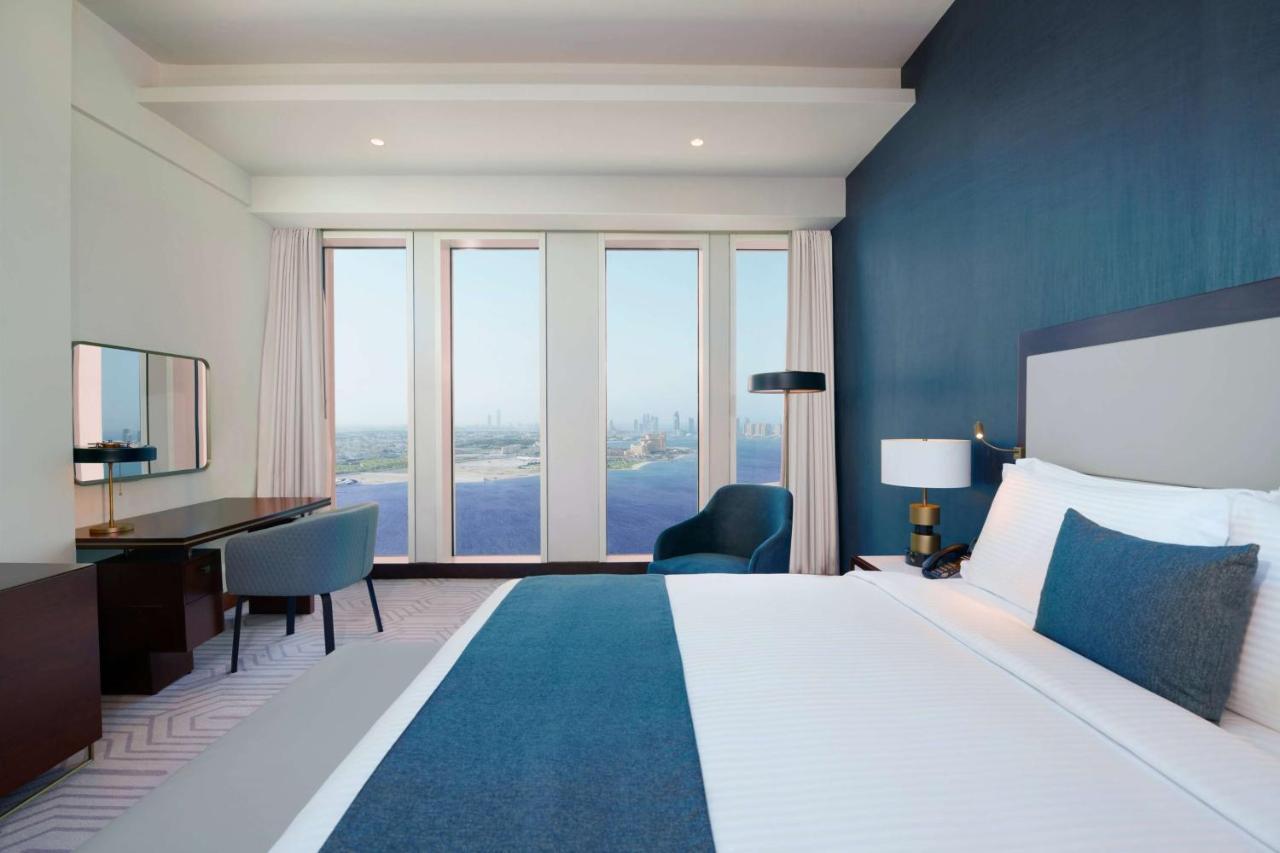 Wyndham Grand Doha West Bay Beach Bagian luar foto A room at the hotel
