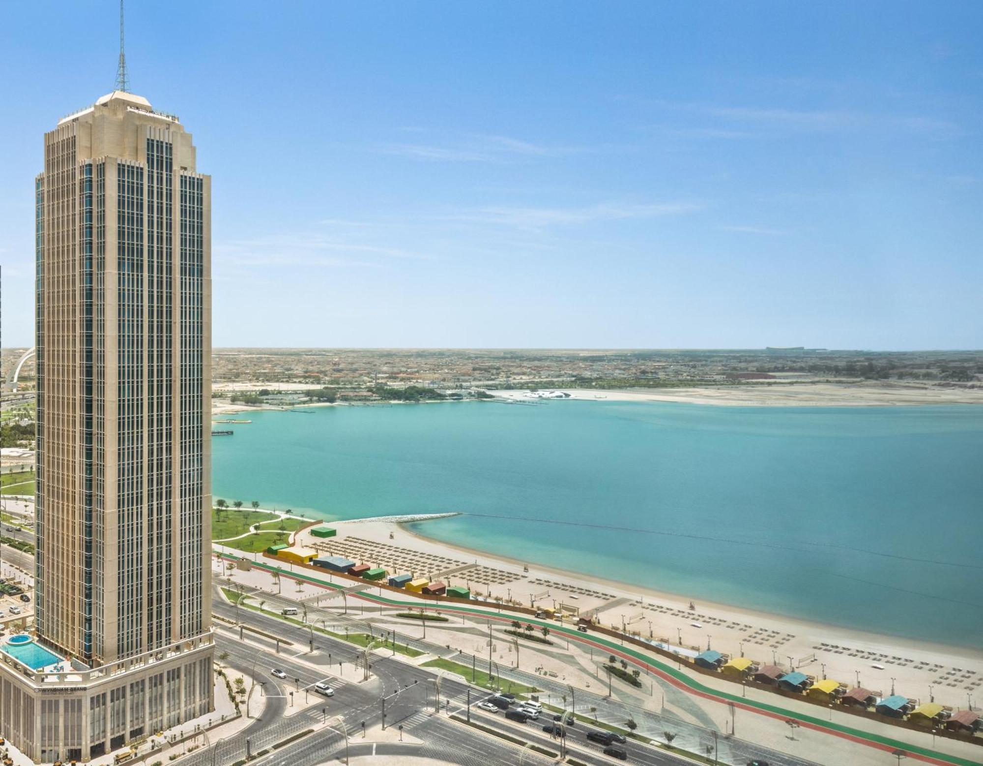 Wyndham Grand Doha West Bay Beach Bagian luar foto The Gulf Palace Hotel
