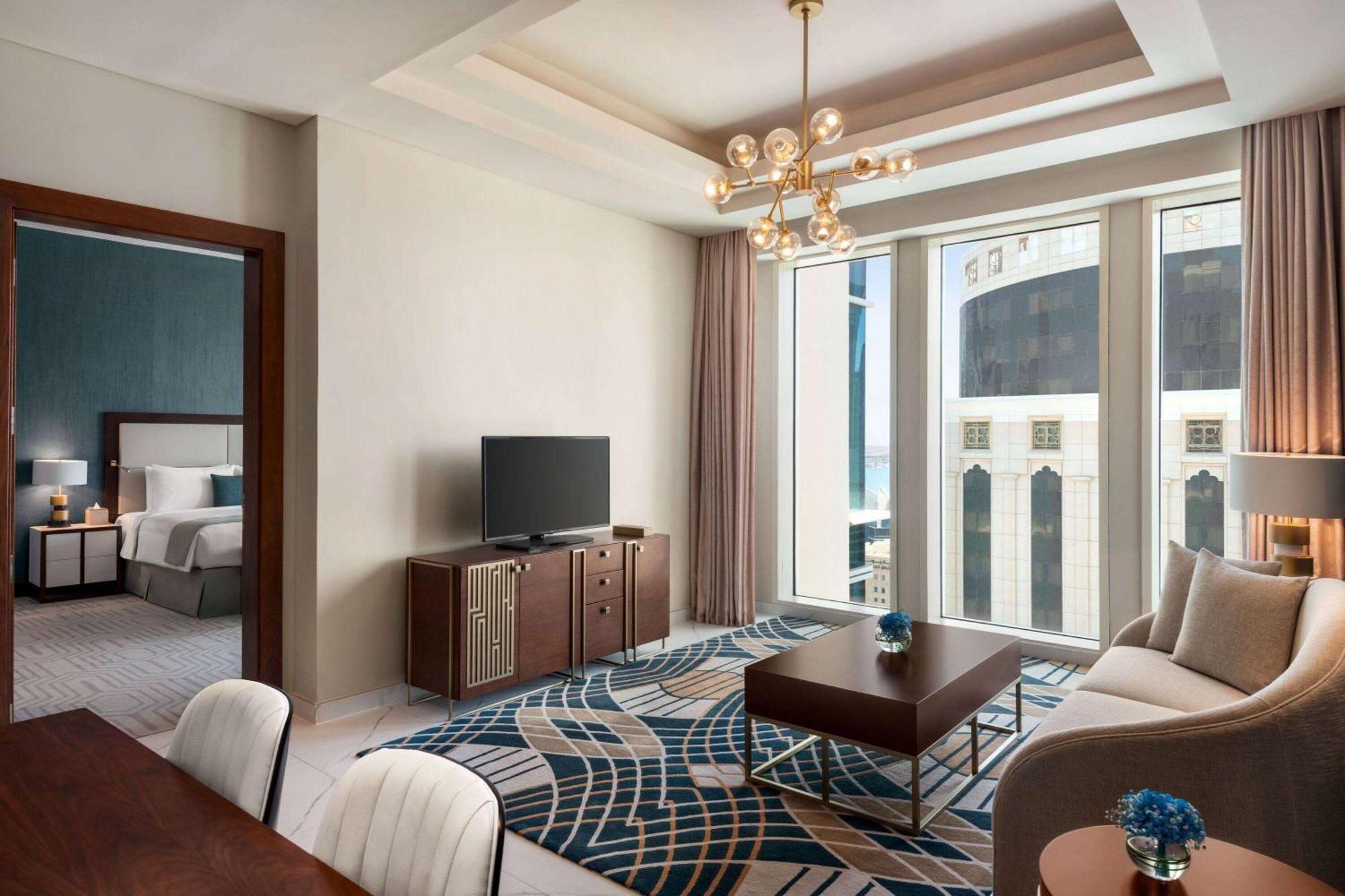 Wyndham Grand Doha West Bay Beach Bagian luar foto A suite at the hotel